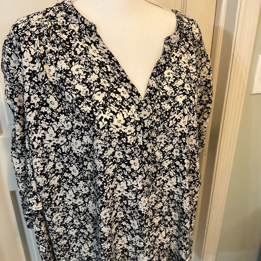 Torrid‎ NWT Harper Georgette Ruched ShortSleeve Blouse Rorschach Floral Size 5X - Picture 5 of 14